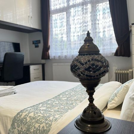 Deluxe Homestay Near Tottenham Hotspur Stadium Лондон Екстериор снимка