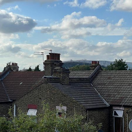 Deluxe Homestay Near Tottenham Hotspur Stadium Лондон Стая снимка